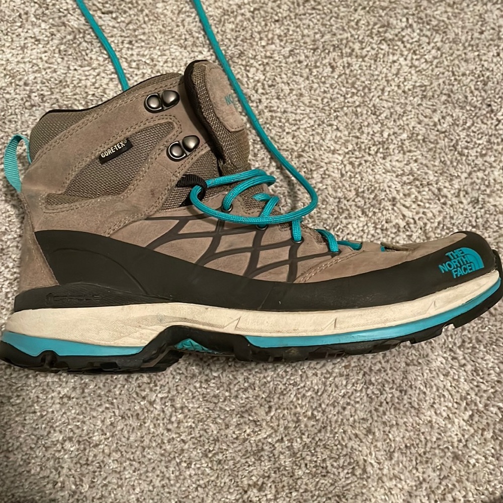 North Face waterproof hiking boots size 9